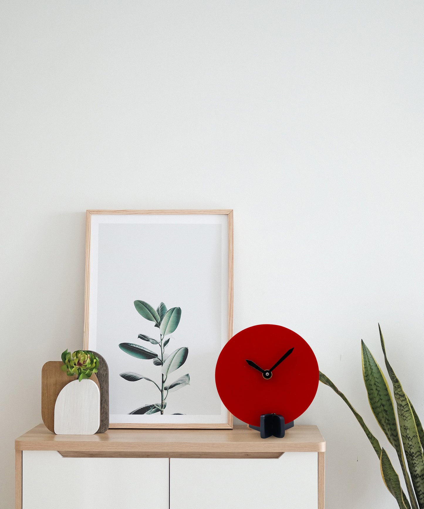 Round small Table clock - Red